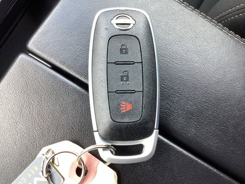 Used 2024 Nissan Rogue S FWD image 33