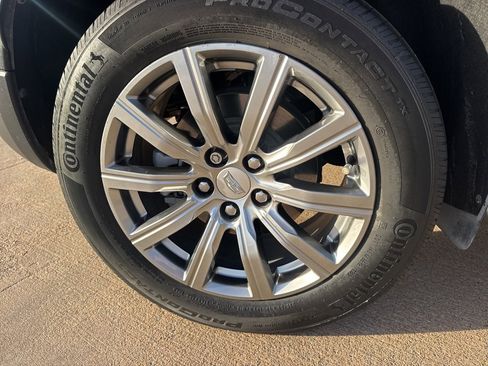 Used 2022 Cadillac XT4 Premium Luxury w/ Enhanced Visibility Package image 8