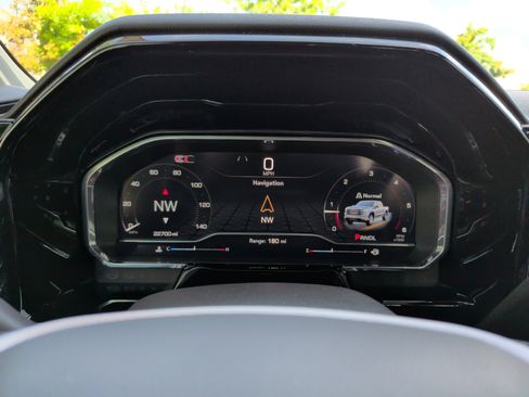 Used 2024 GMC Sierra 1500 Elevation RWD image 17