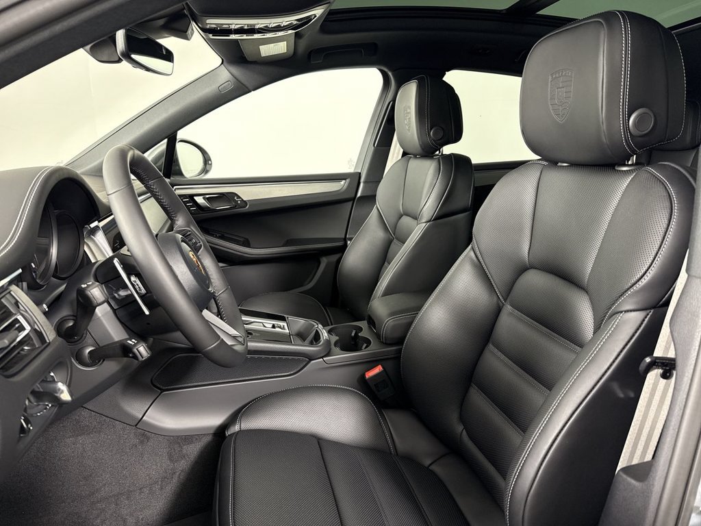 Certified 2026 Porsche Macan Turbo AWD/4WD image 5