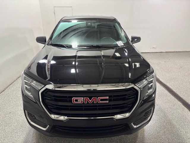 Used 2024 GMC Terrain SLE FWD image 3