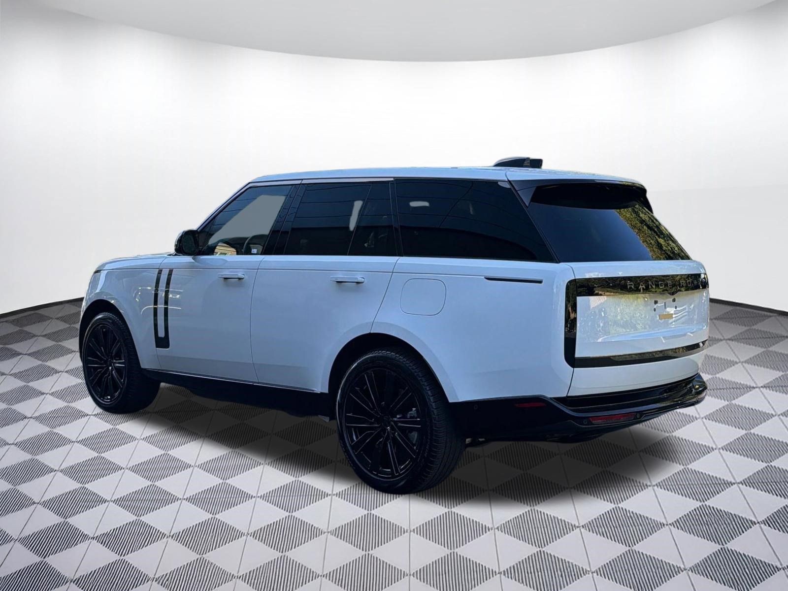 Used 2026 Land Rover Range Rover SE AWD/4WD image 3
