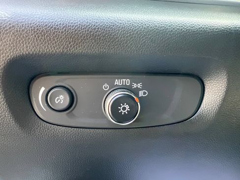 Used 2023 Chevrolet Traverse LS FWD image 27