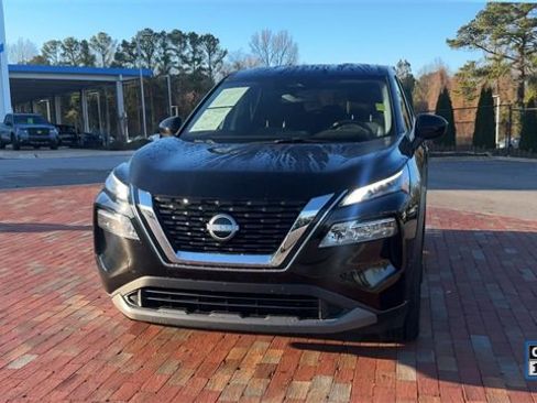 Used 2023 Nissan Rogue SV image 6