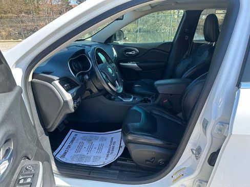 Used 2018 Jeep Cherokee Latitude Plus image 18