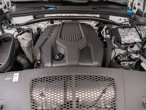 New 2026 Porsche Macan image 30