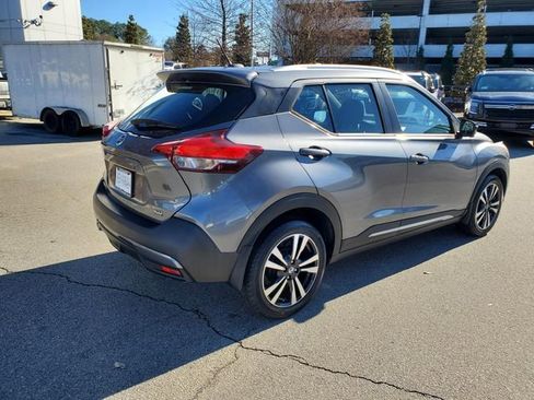 Used 2019 Nissan Kicks SR image 3