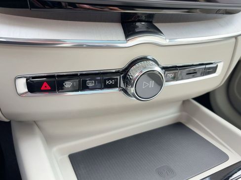 New 2026 Volvo XC60 B5 Ultra w/ Climate Package image 18