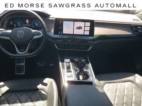 Used 2024 Volkswagen Atlas SEL Premium R-Line image 15