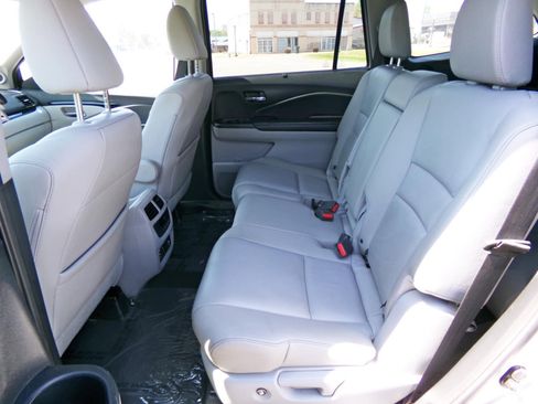 Used 2016 Honda Pilot Touring image 13