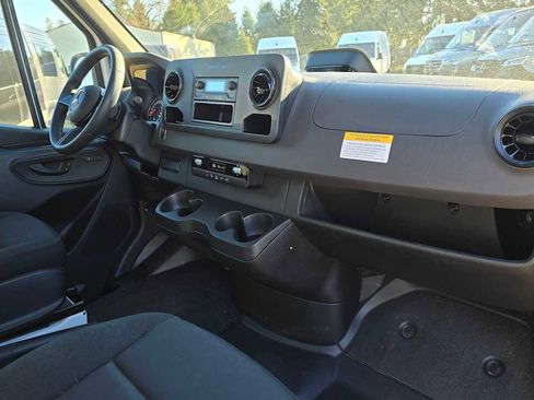 Used 2025 Mercedes-Benz Sprinter 2500 image 11