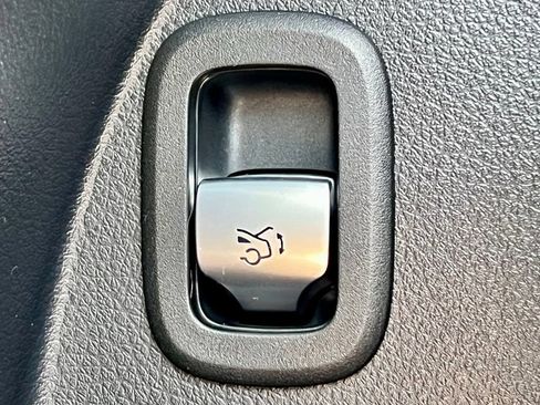 Certified 2026 Mercedes-Benz GLC 300 4MATIC image 38