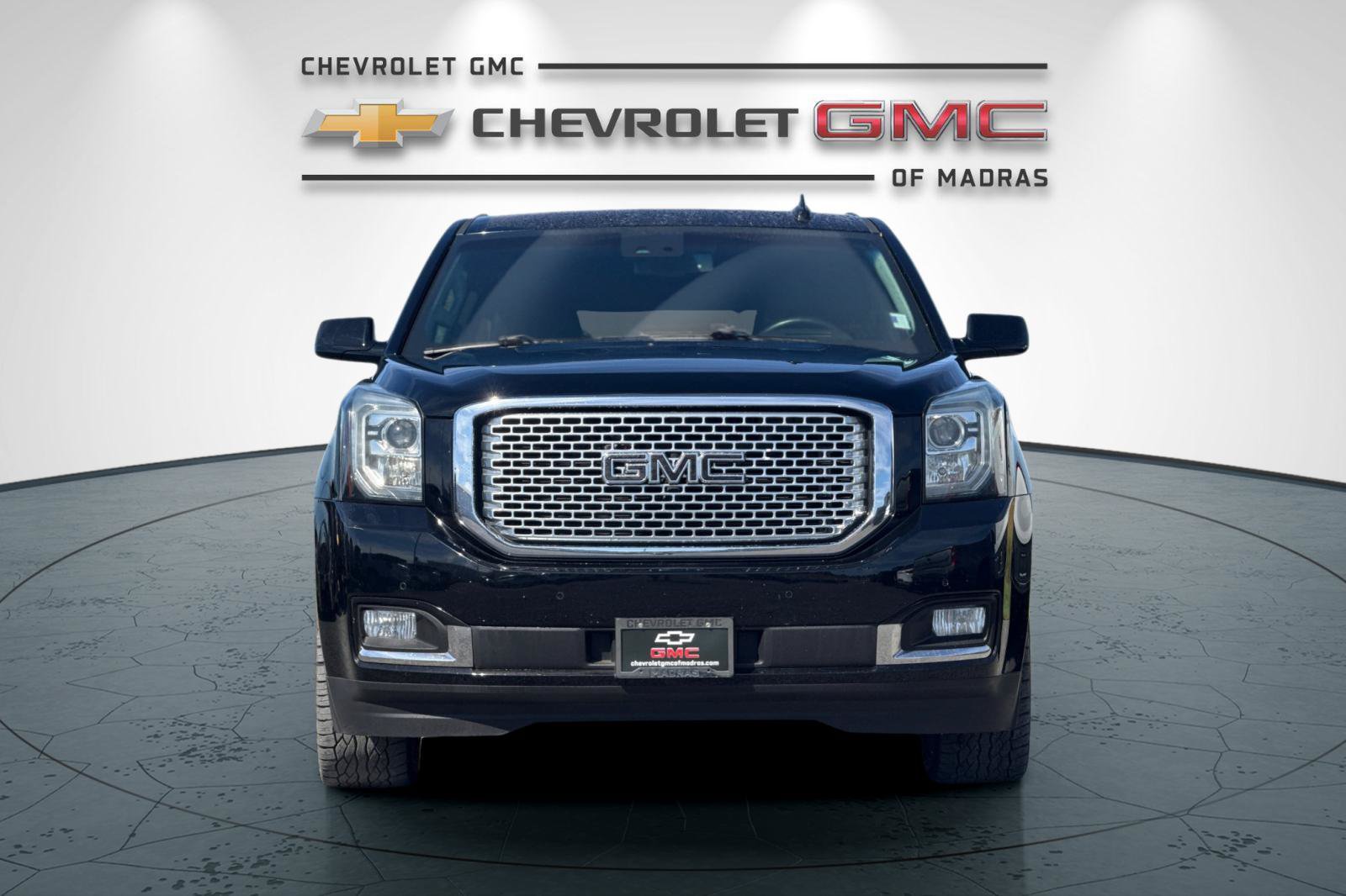 Used 2017 GMC Yukon Denali w/ Open Road Package AWD/4WD image 8