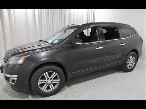Used 2017 Chevrolet Traverse LT image 3