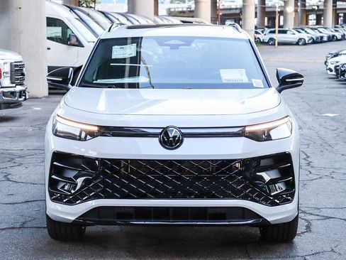 New 2026 Volkswagen Tiguan SE R-Line image 2