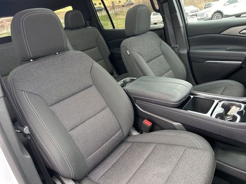 Used 2025 Chevrolet Traverse LT w/ Sun and Wheel Package AWD/4WD image 40