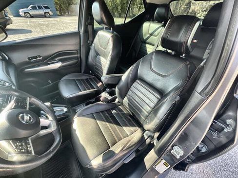 Used 2018 Nissan Kicks SR w/ Premium Package image 18