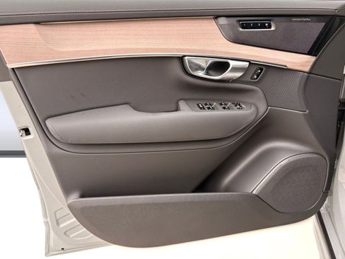 New 2026 Volvo XC90 T8 Plus w/ Protection Package Premier AWD/4WD image 22