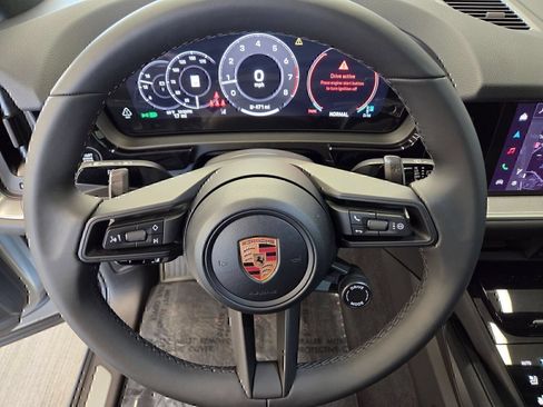 Certified 2026 Porsche Cayenne AWD/4WD image 17