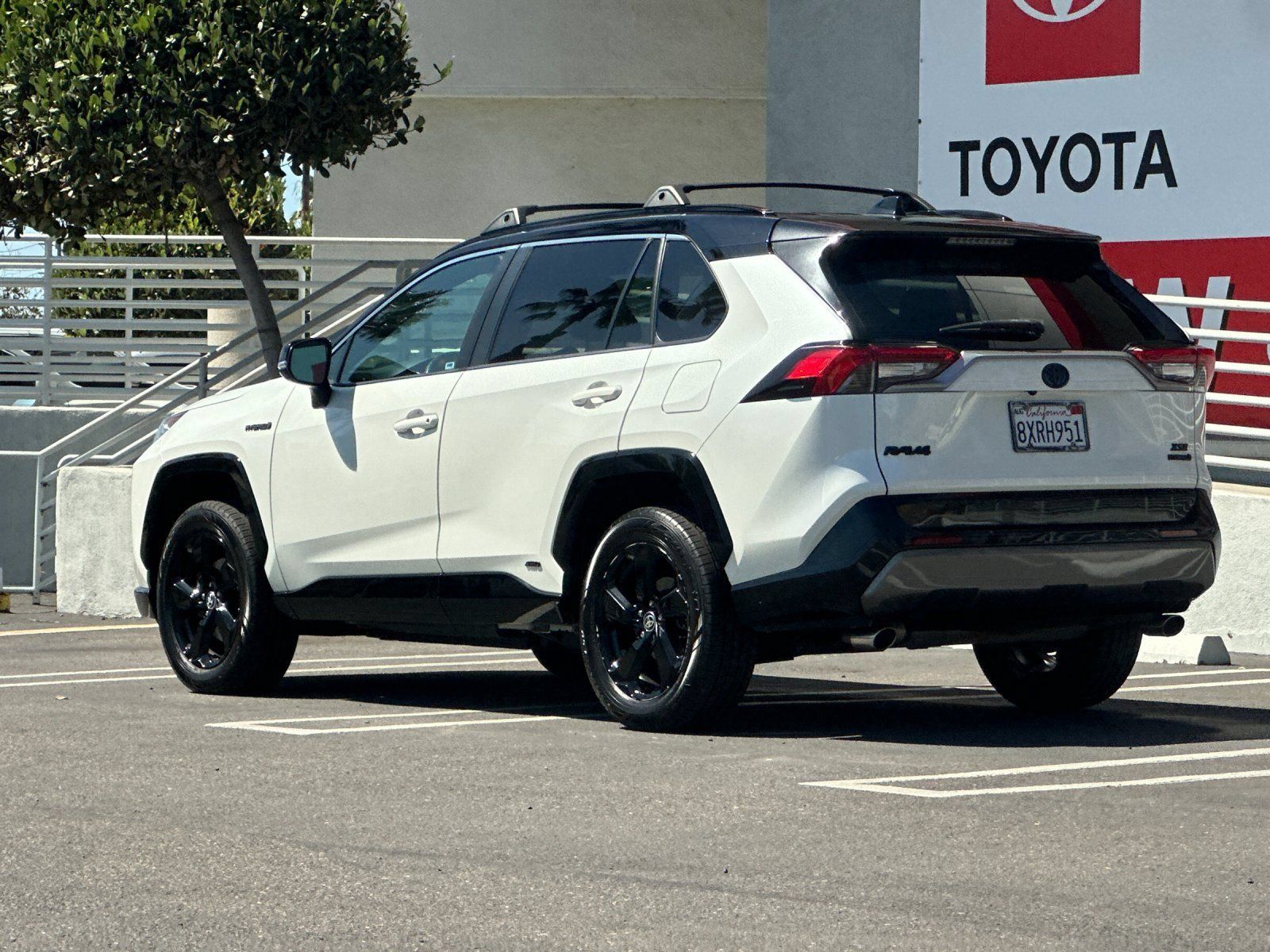 Used 2021 Toyota RAV4 XSE AWD/4WD image 3