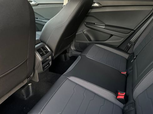 New 2026 Volkswagen Taos SE image 12