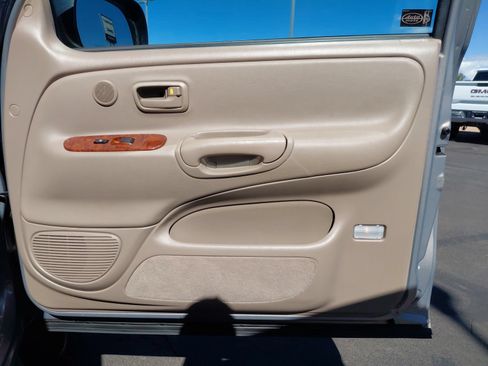 Used 2001 Toyota Tundra Limited w/ Off-Road Pkg AWD/4WD image 28