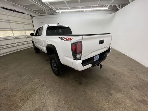 Used 2021 Toyota Tacoma TRD Off-Road w/ TRD Premium Off Road Package image 4