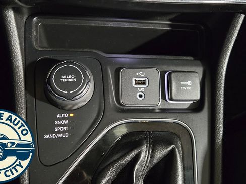 Used 2019 Jeep Cherokee Limited w/ Trailer Tow Group image 21