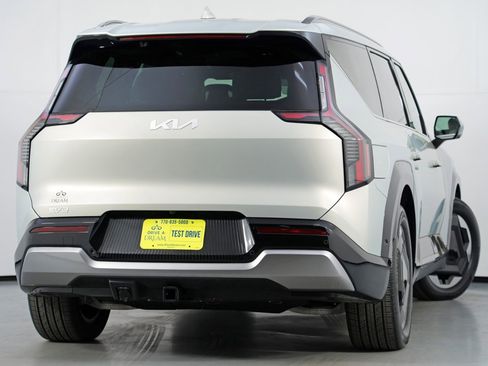 Used 2024 Kia EV9 Land image 5