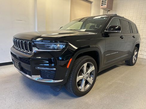 Used 2021 Jeep Grand Cherokee L Limited w/ Luxury Tech Group II image 14