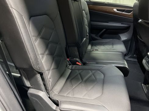 Used 2024 Volkswagen Atlas SE image 11