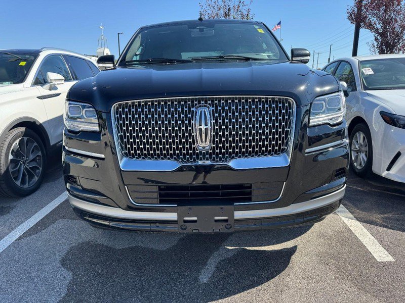 Used 2024 Lincoln Navigator L Reserve AWD/4WD image 2