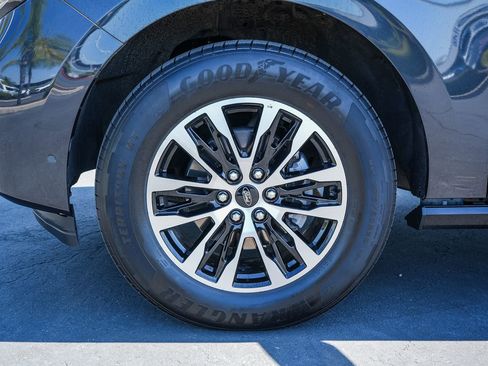 Certified 2025 Ford Expedition Max Platinum AWD/4WD image 11