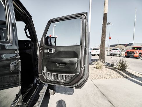 Used 2021 Jeep Wrangler Unlimited Sahara AWD/4WD image 9