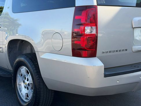 Used 2007 Chevrolet Suburban LT w/ LT Preferred Equipment Group AWD/4WD image 26