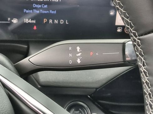 Used 2025 Buick Enclave Preferred w/ Power Package image 16