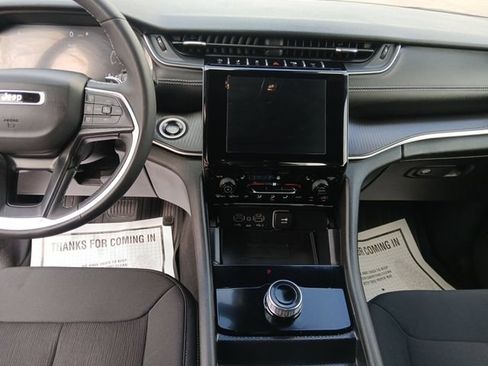 Used 2025 Jeep Grand Cherokee L Laredo w/ Luxury Tech Group I RWD image 11