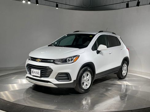 Used 2022 Chevrolet Trax LT w/ LT Convenience Package image 8