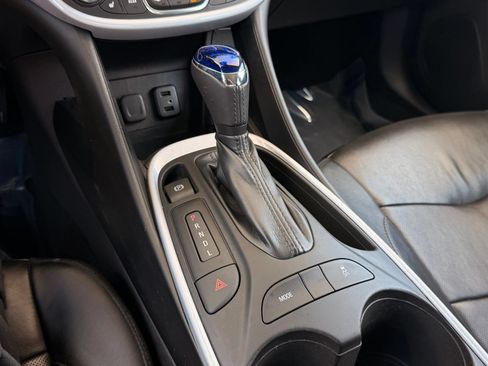 Used 2017 Chevrolet Volt LT w/ Comfort Package FWD image 36