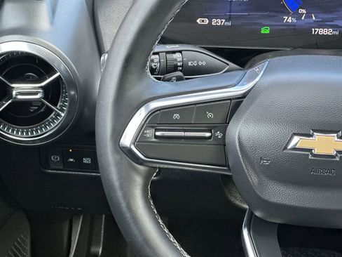 Used 2025 Chevrolet Equinox EV LT w/ Comfort Package image 20