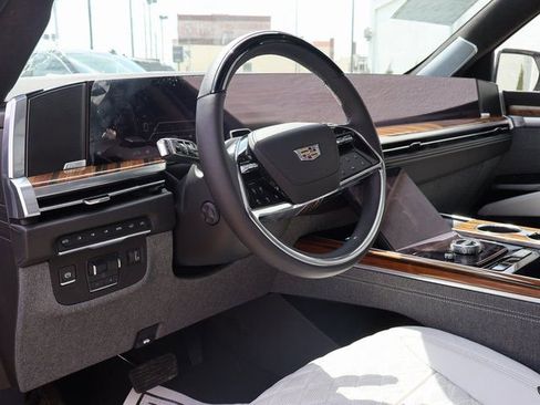 Certified 2025 Cadillac Escalade Premium Luxury Platinum image 29