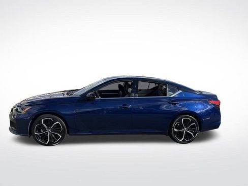 Used 2024 Nissan Altima 2.5 SR image 2