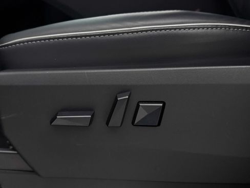 Used 2024 Tesla Cybertruck AWD Crew Cab image 31