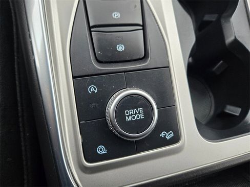 Used 2024 Ford Explorer XLT w/ Equipment Group 202A image 17