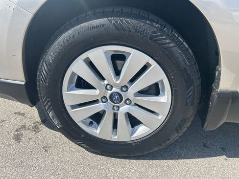 Used 2017 Subaru Outback 2.5i Premium AWD/4WD image 11