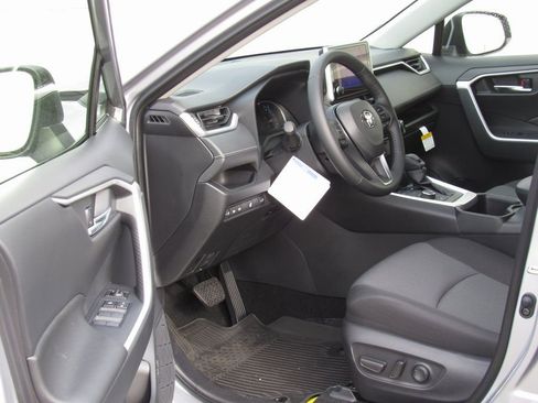 New 2025 Toyota RAV4 XLE w/ Convenience Package AWD/4WD image 10