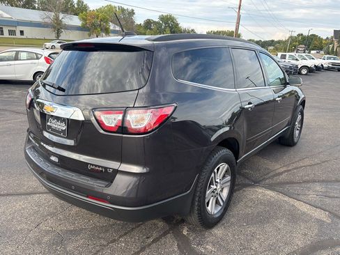 Used 2017 Chevrolet Traverse LT image 3