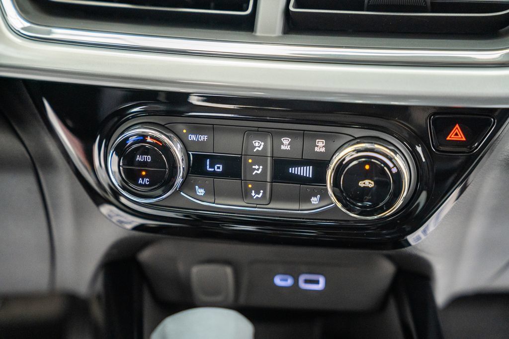 New 2026 Chevrolet Trax LT w/ Sunroof Package FWD image 22