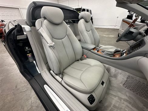 Used 2005 Mercedes-Benz SL 500 w/ AMG Sport Pkg image 27