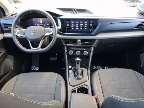Used 2023 Volkswagen Taos SE w/ Panoramic Sunroof Package image 9